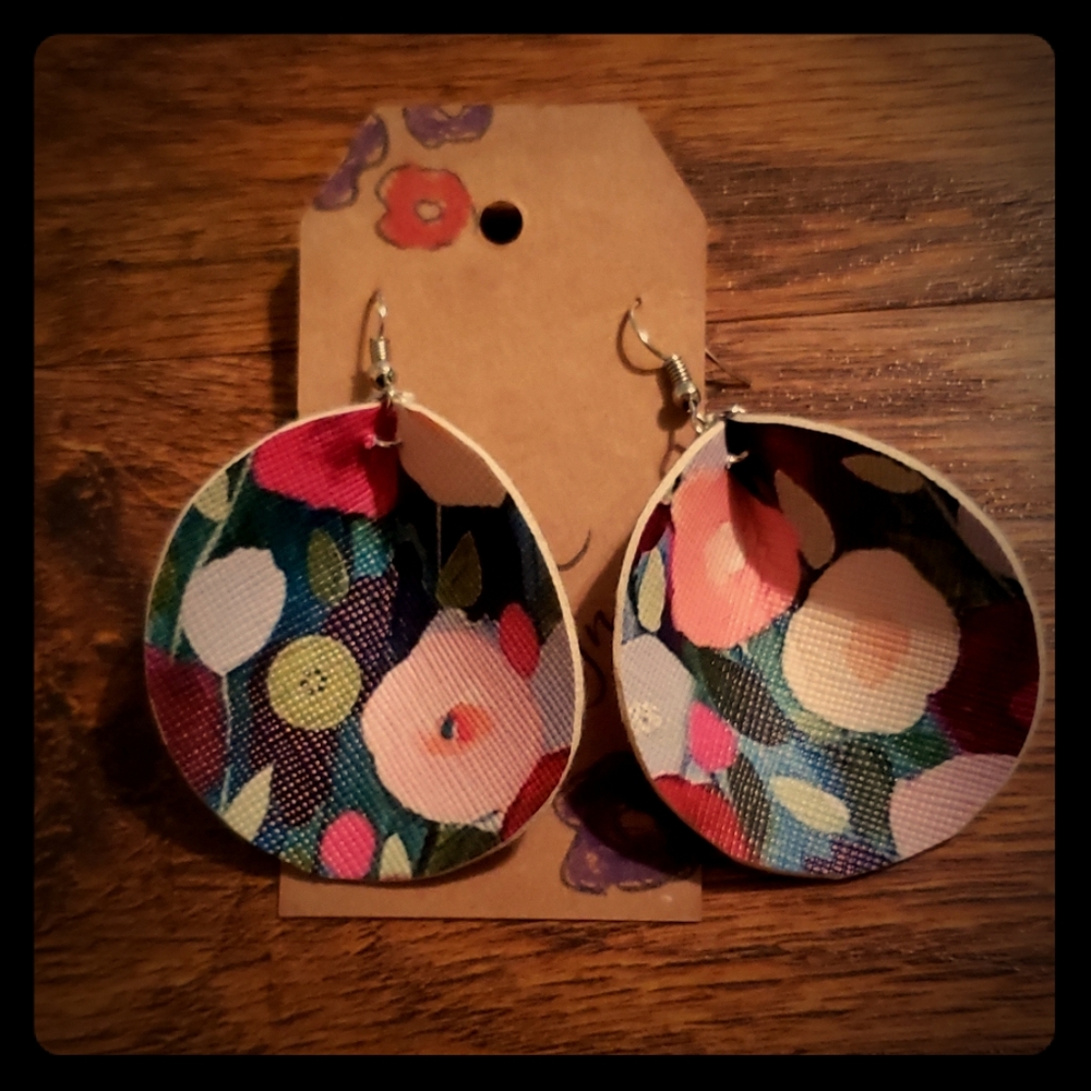‼POPPIES‼ADORABLE FAUX LEATHER EARRINGS‼💮🏵💮🏵💮